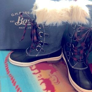New in Box G.H. Bass & Co waterproof boots. Stylish faux fur. 8